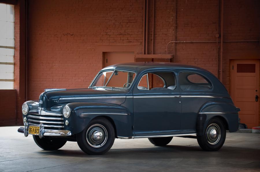  Ford Super DeLuxe Tudor Sedan 1947 года  (фото 1 из 10)
